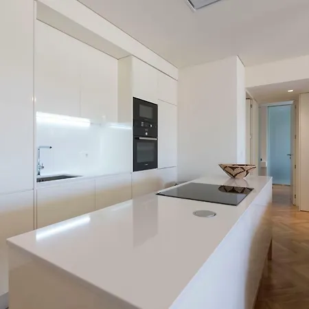 Lovelystay - Palmtree Rooftop W/ Spectacular View Apartment Porto