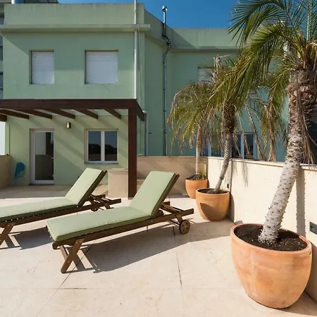Lovelystay - Palmtree Rooftop W/ Spectacular View Apartment